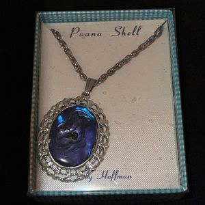 NWT Vintage Hoffman Puana shell pendant and necklace